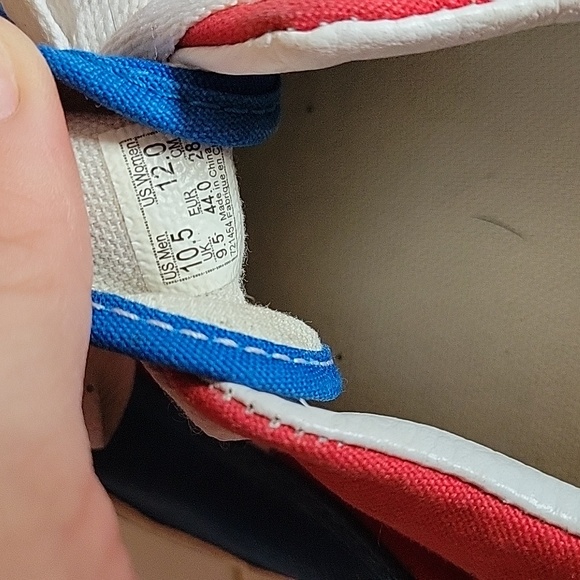 Custom Vans - Picture 3 of 6